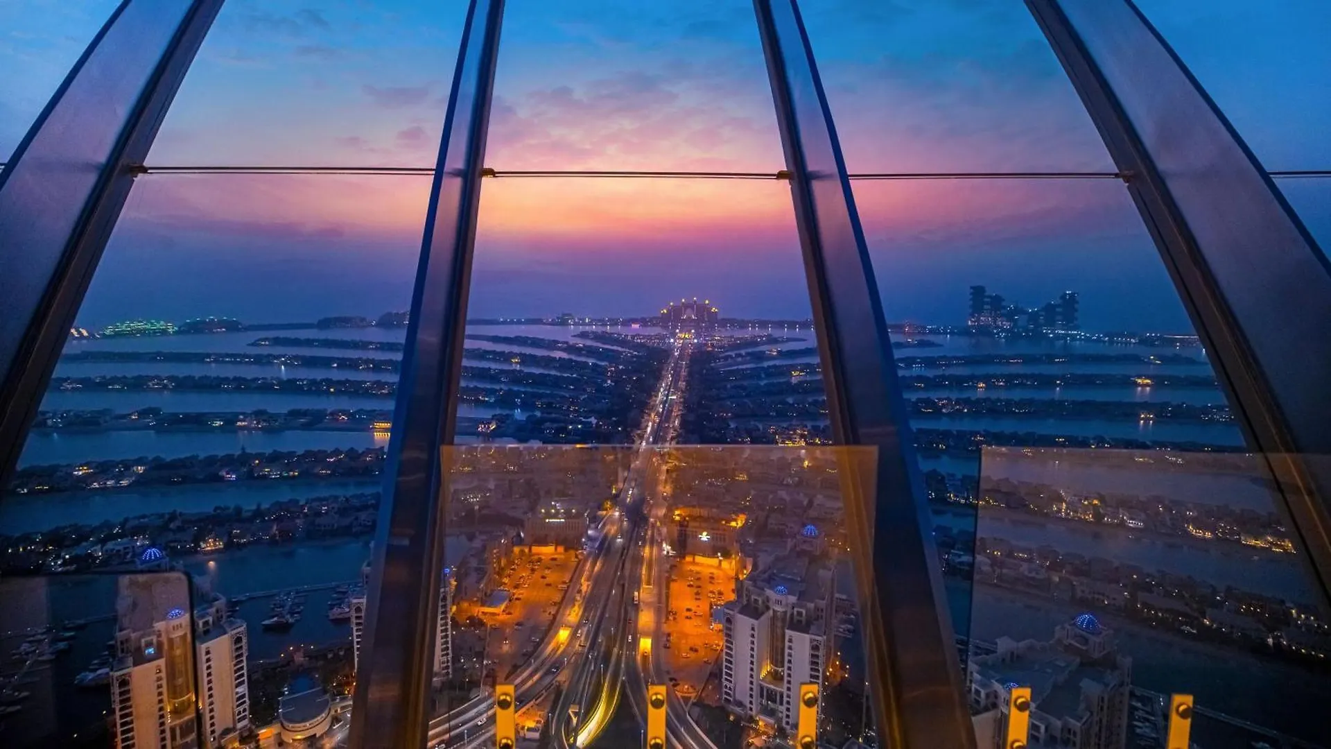 The Palm Tower, Nakheel Mall, Palm Jumeirah Dubai United Arab Emirates